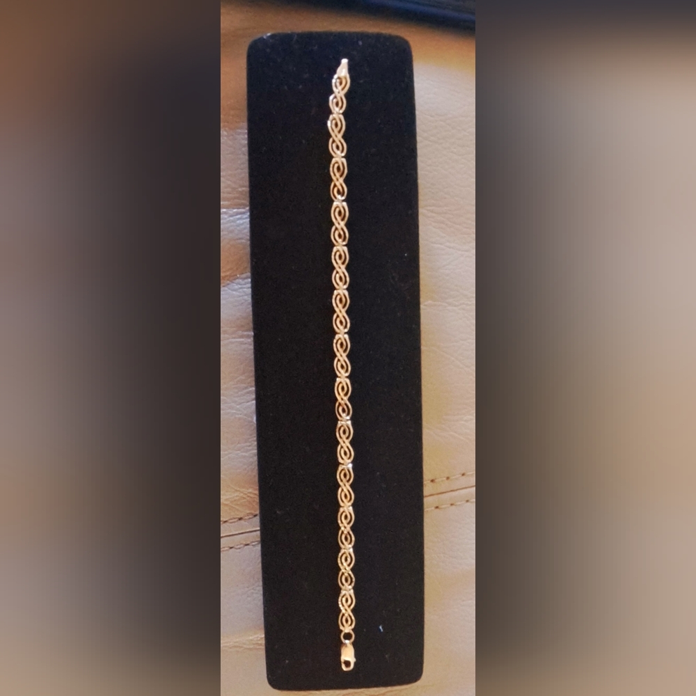 Beautiful 10k yellow gold bracelet